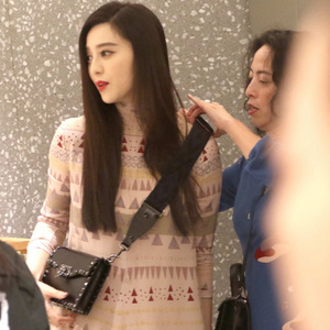 宽肩带女包单肩斜挎包女小包包2017新款锁扣小方包明星同款彩带包单肩女包