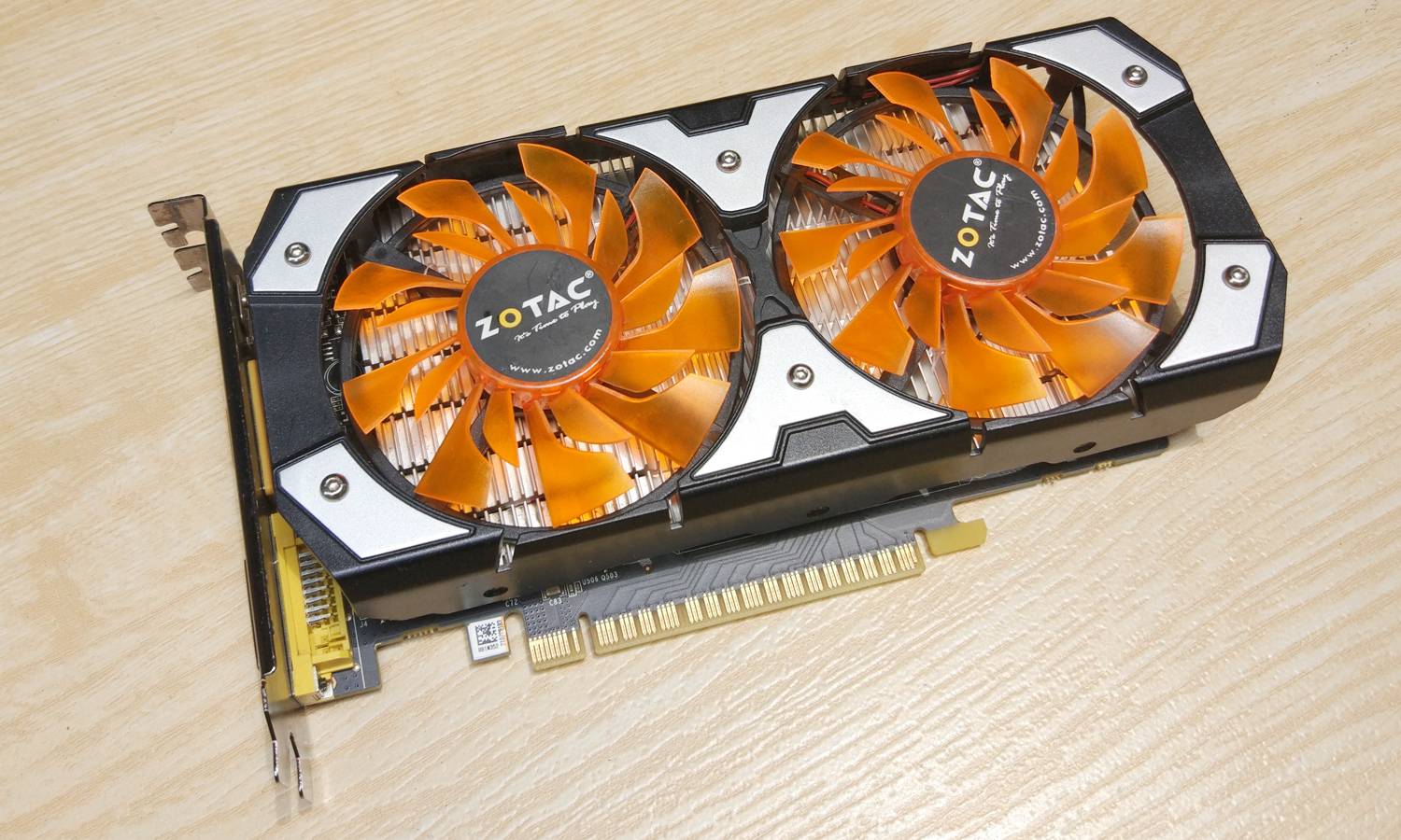 索泰gtx750ti 2g 雷霆版 台式电脑高清游戏秒1g 650 950 960