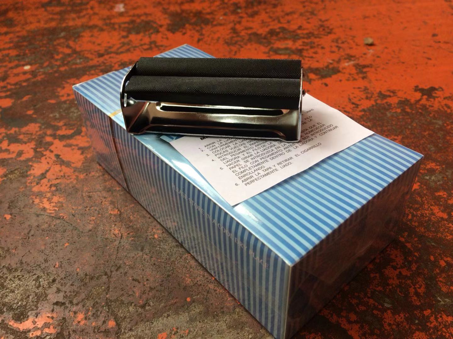 包邮70mm简式卷烟器便携自带胶卷烟纸2500张使用配合手动拉烟器