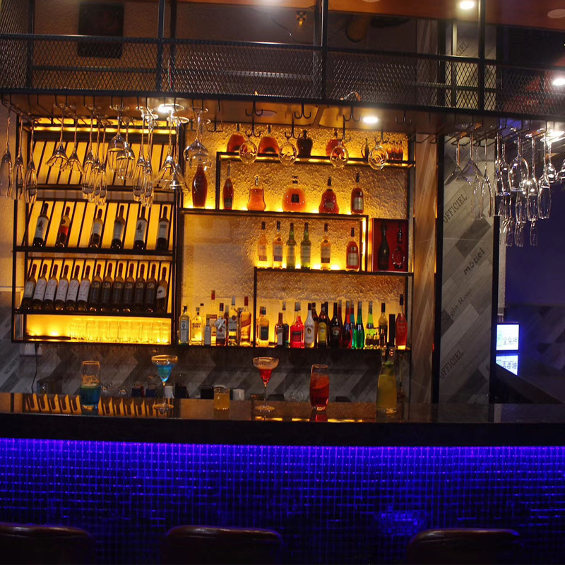酒吧创意展示酒柜挂墙铁艺装饰酒架置物架餐厅吧台墙上倒挂红酒架
