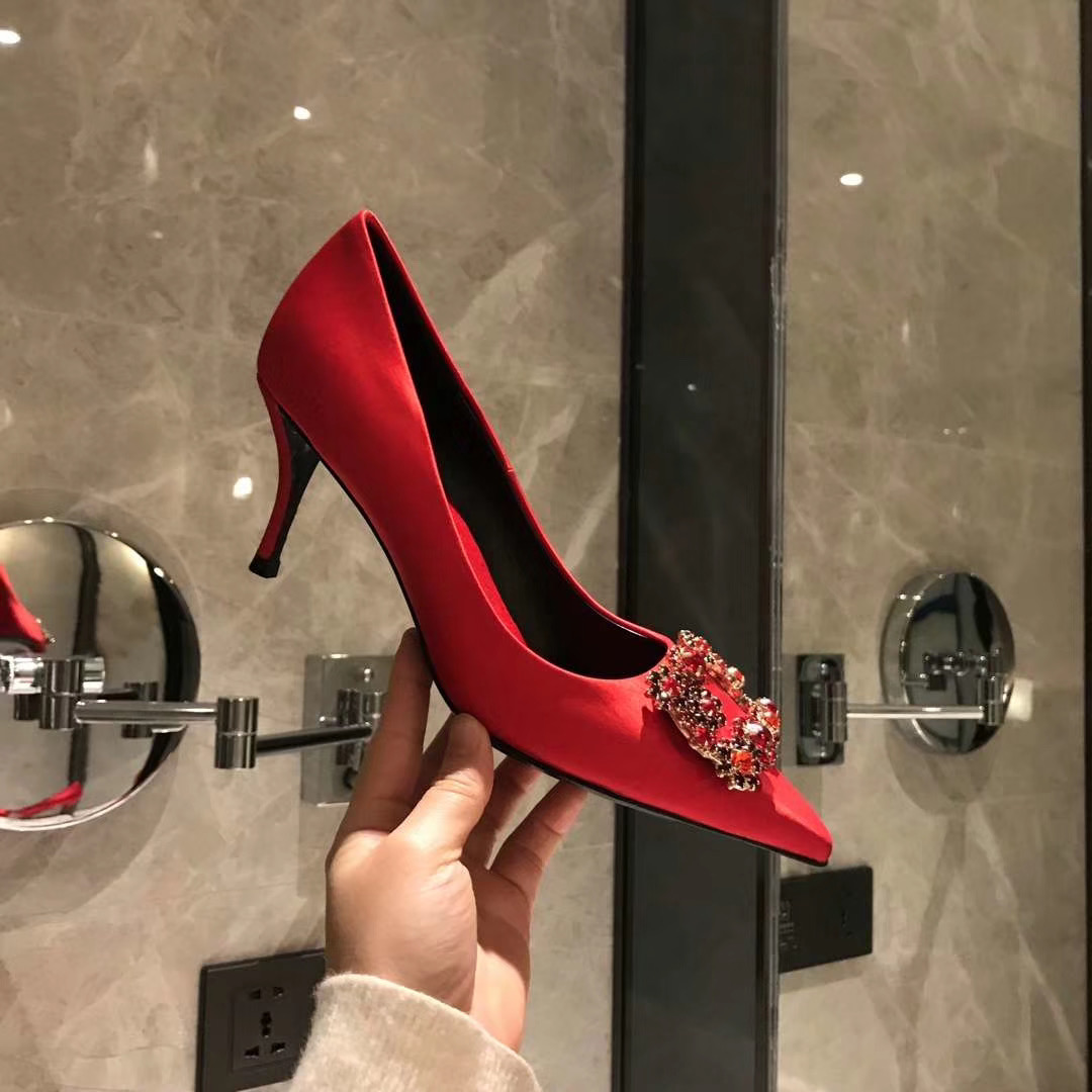 红色婚鞋女平底单鞋2020新款8cm尖头绸段细跟高跟鞋水钻rv秀禾娘