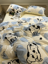 Ins Милые пятнистые кошки в постели с четырьмя наборами хлопка
