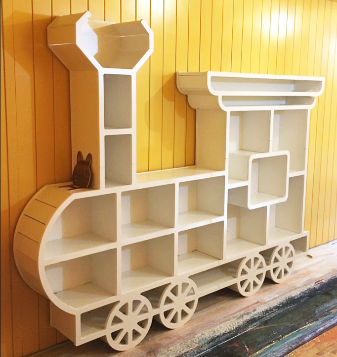 早教培训中心造型书柜绘本馆火车书架图书馆幼儿园墙壁火车装饰架