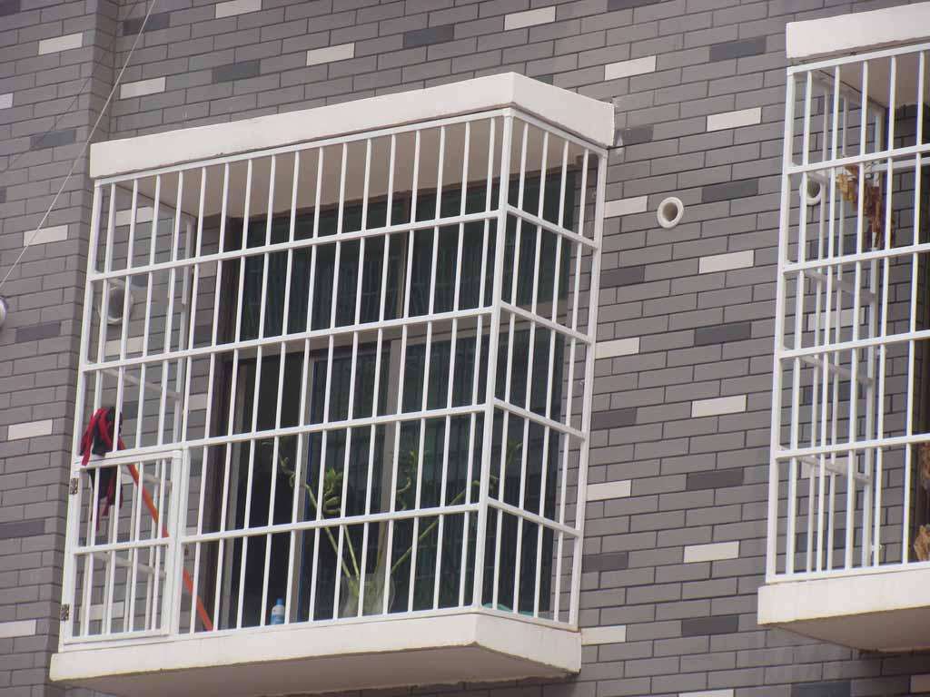 杭州304202不锈钢防盗窗户保笼定做方管圆管封阳台上门安装防护网