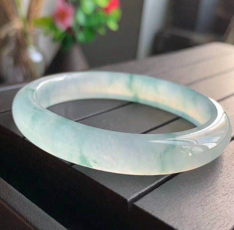 共658 件a货翡翠冰糯种飘花手镯相关商品
