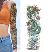 Цветные татуировки с длительной водонепроницаемой рукой мужчины и женщины