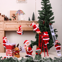 Санта, который лазит по веревке, поднимается по веревке, игрушкам, лестнице.