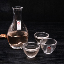 Белое вино, стеклянный чайник, бокал, креативный костюм с изображением молотка, домашний винный горшок, японский саке.